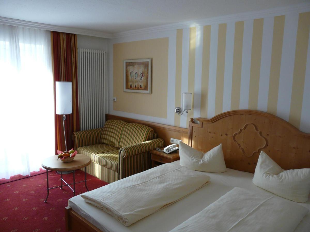 Hotel Roter Hahn - Bed & Breakfast Garmisch-Partenkirchen Ngoại thất bức ảnh