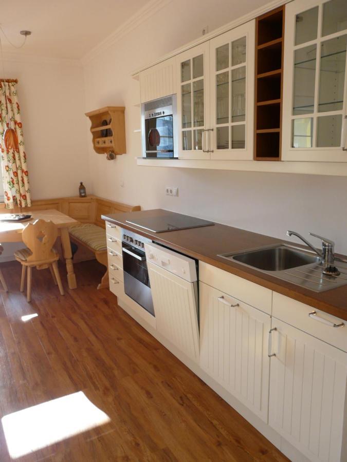 Hotel Roter Hahn - Bed & Breakfast Garmisch-Partenkirchen Ngoại thất bức ảnh