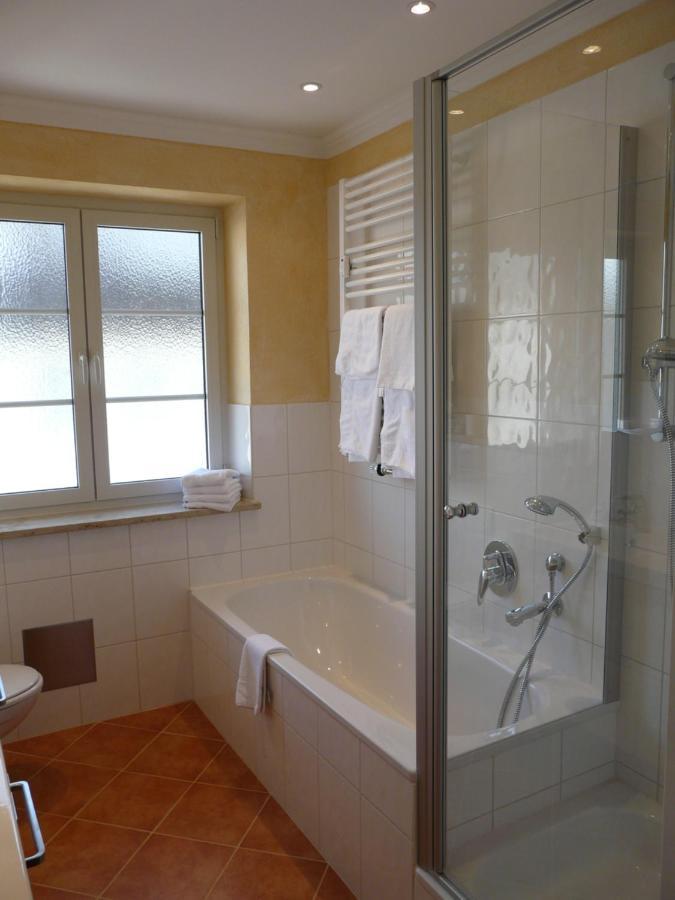 Hotel Roter Hahn - Bed & Breakfast Garmisch-Partenkirchen Ngoại thất bức ảnh