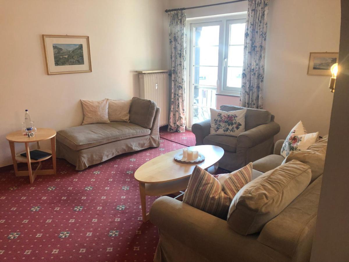Hotel Roter Hahn - Bed & Breakfast Garmisch-Partenkirchen Ngoại thất bức ảnh