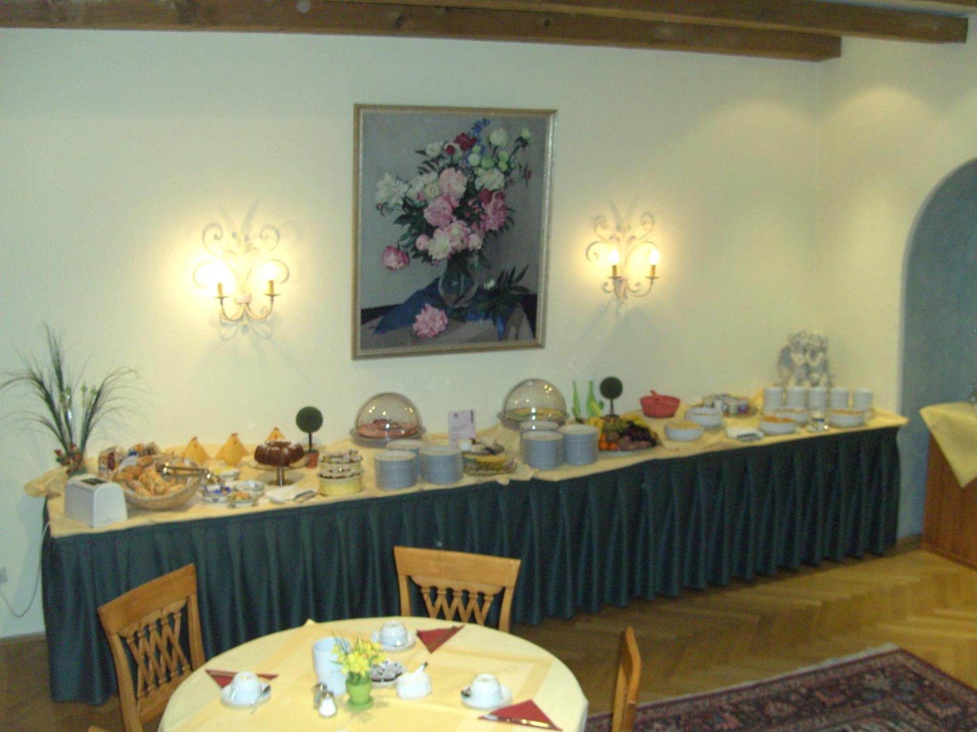 Hotel Roter Hahn - Bed & Breakfast Garmisch-Partenkirchen Ngoại thất bức ảnh