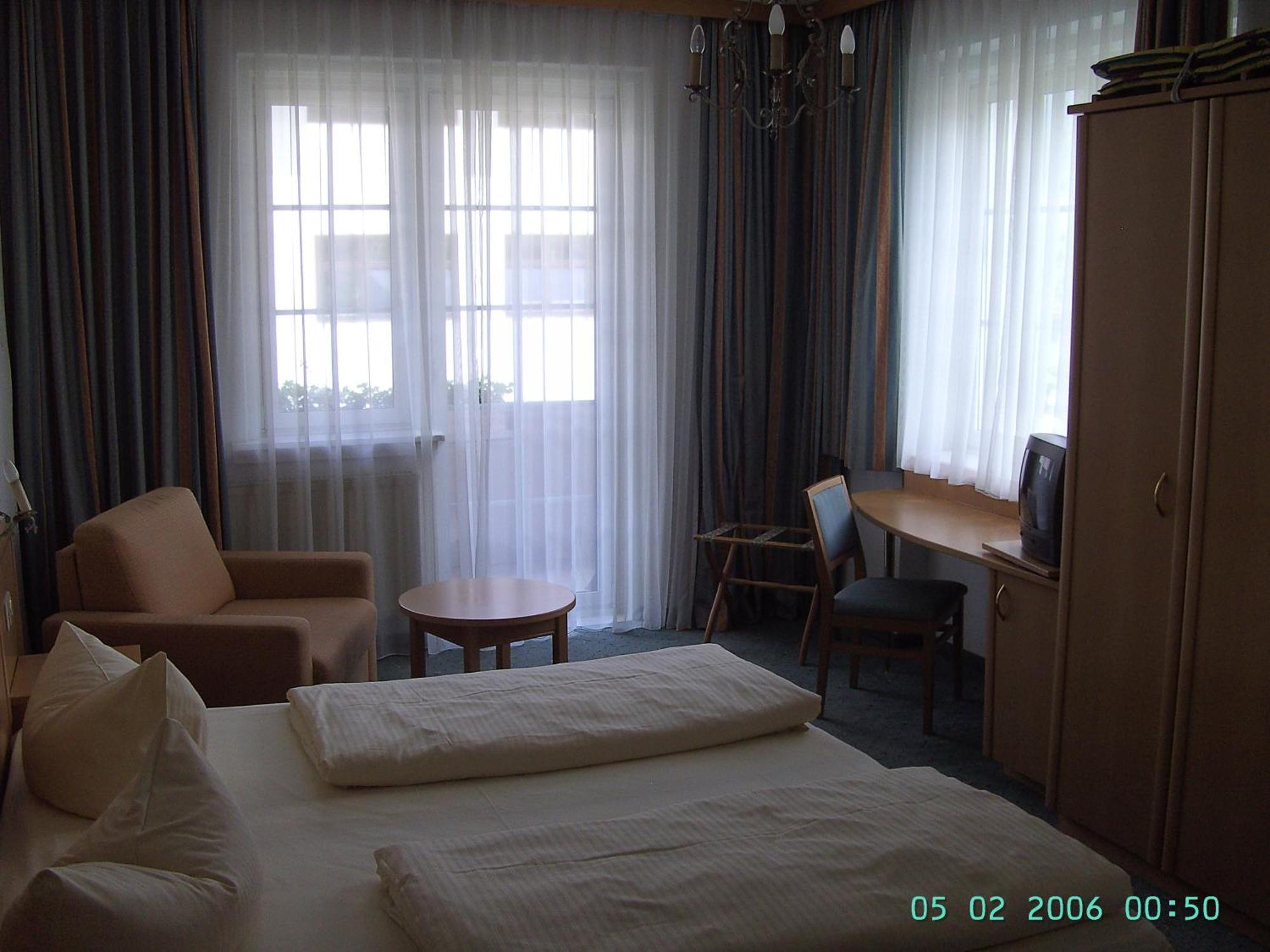 Hotel Roter Hahn - Bed & Breakfast Garmisch-Partenkirchen Ngoại thất bức ảnh