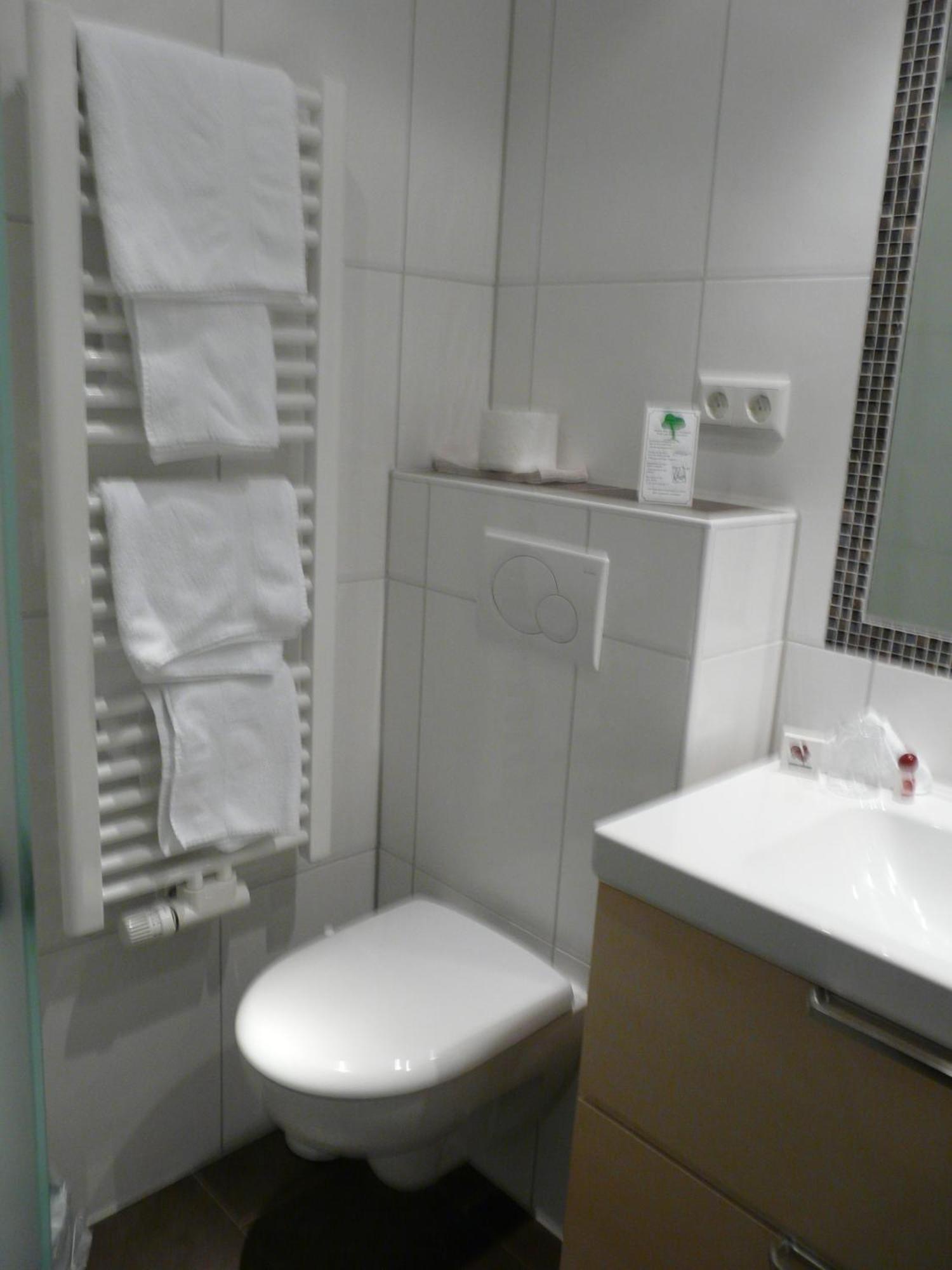 Hotel Roter Hahn - Bed & Breakfast Garmisch-Partenkirchen Ngoại thất bức ảnh