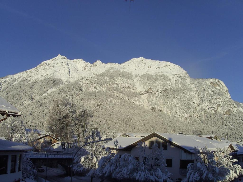 Hotel Roter Hahn - Bed & Breakfast Garmisch-Partenkirchen Ngoại thất bức ảnh